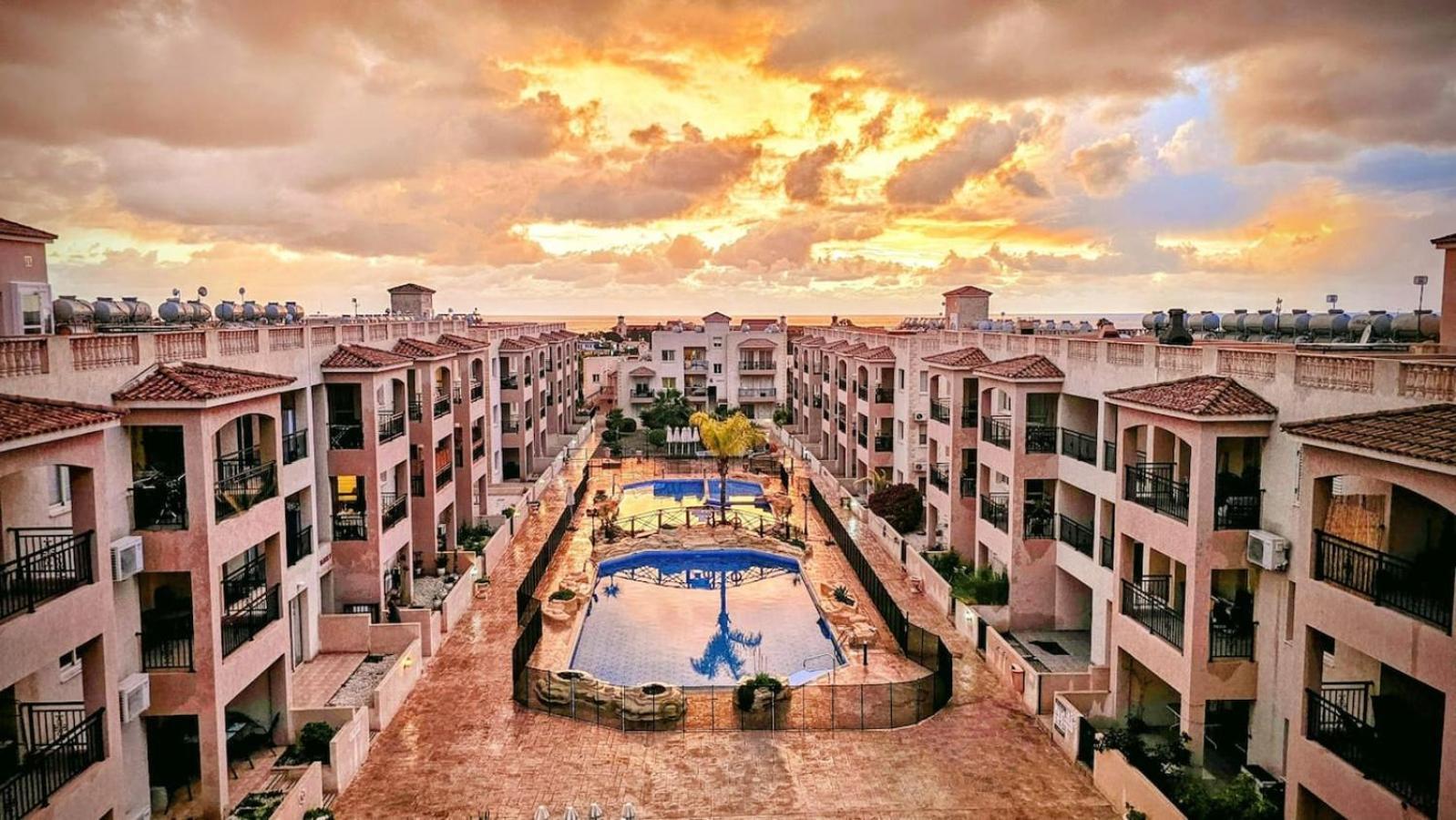 Apartamento Royal-Seacrest Oasis, Pool-Side Paphos Exterior foto